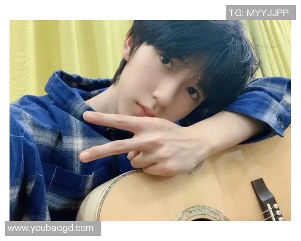 贺峻霖心目中的足球偶像是谁他对足球明星的热爱与追求